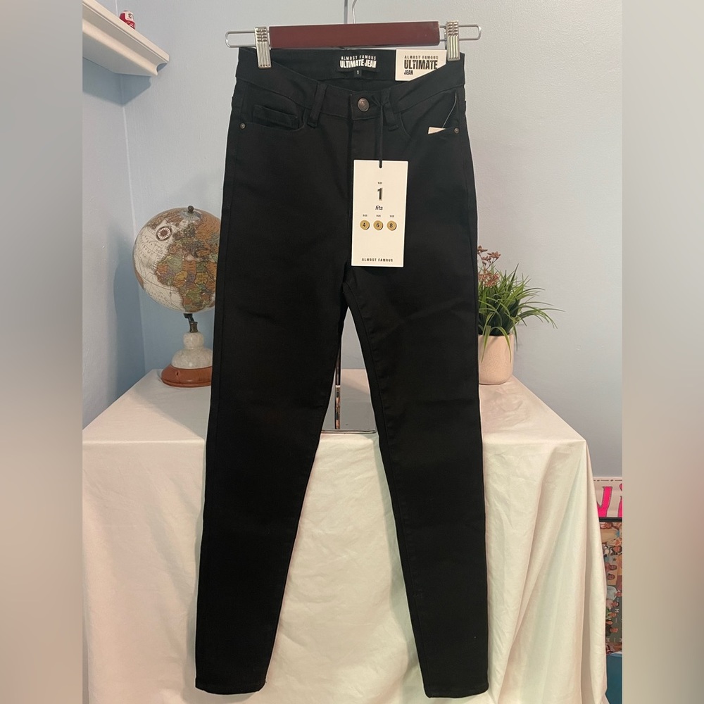 NWT Almost Famous Ultimate Skinny Jeans - Size 1 (will fit sizes 4, 6& 8)